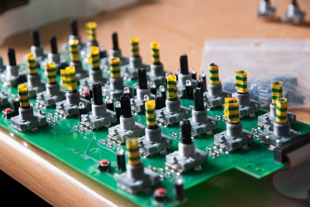 Waldorf Q i XT - Potencjometr obrotowy / enkoder