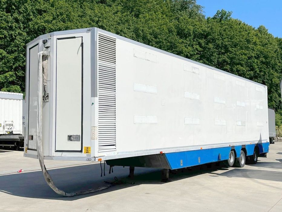 Pezzaioli HMK Industri // Do przewozu zwierząt // 2004 Rok // 3 Pokłady // Waga // Osi skrętne // Oznonacja //