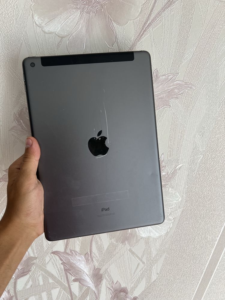iPad 8 32 GB WI FI + LTE