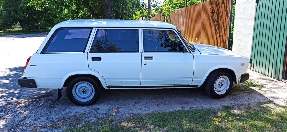 Автомобіль ВАЗ 2104