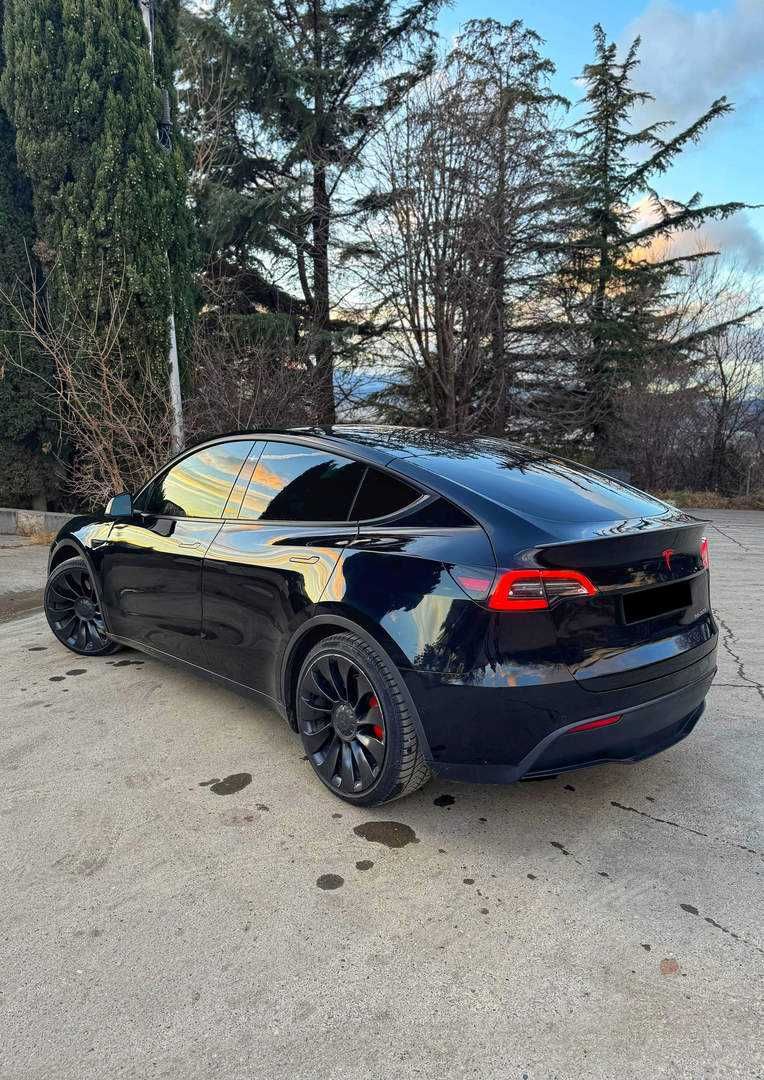 Tesla Model Y 2022 рік