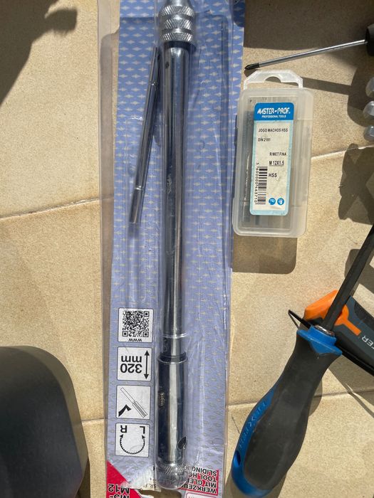 Caixa com ferramentas varias