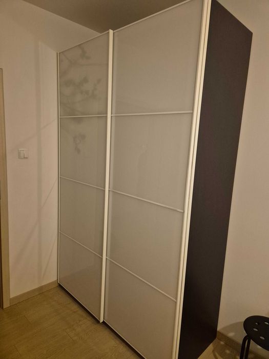 Szaf Ikea PAX z przesuwanymi drzwiami