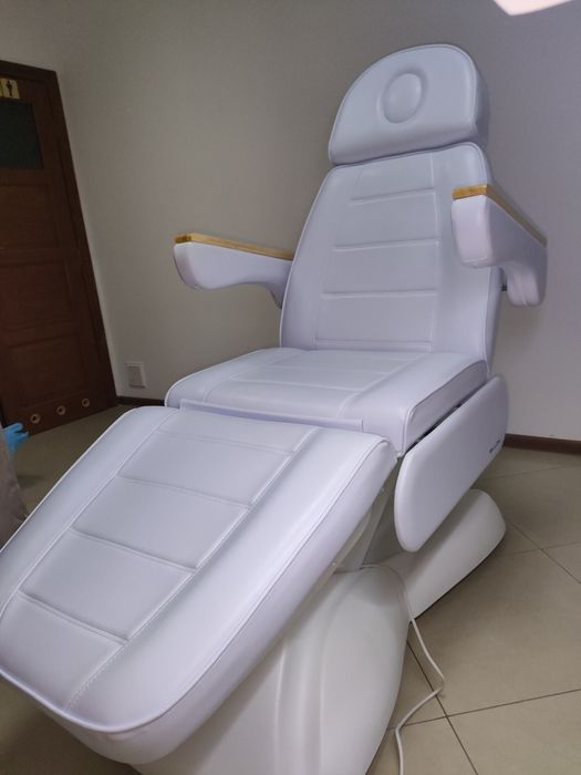 Fotel kosmetyczny elektryczny Sillon Lux 3 silniki zimna biel
