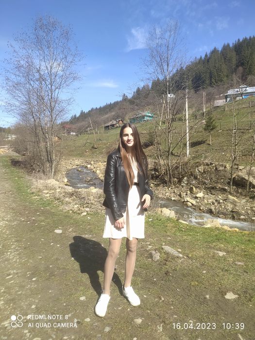 Плаття розмір s бежевого кольору