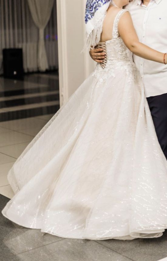 Невінчана Весільна Сукня