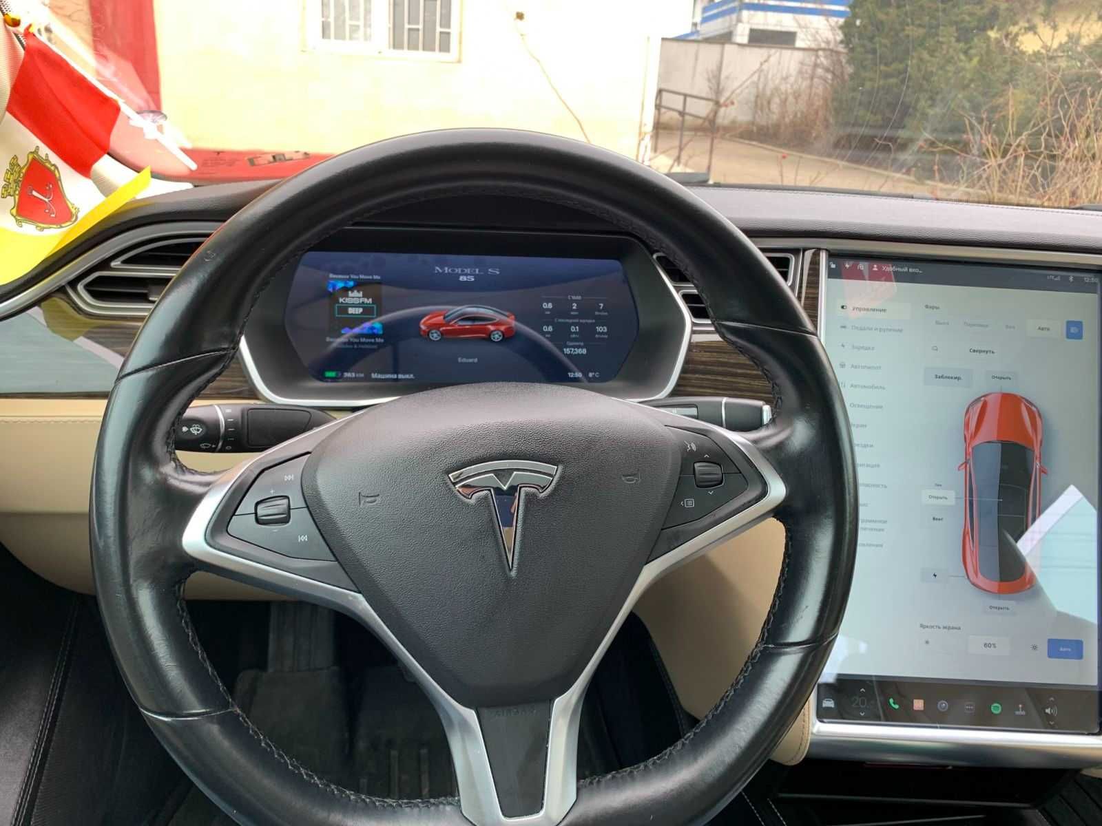 Tesla Model S 2014 г.в. (на коже с панорамой)