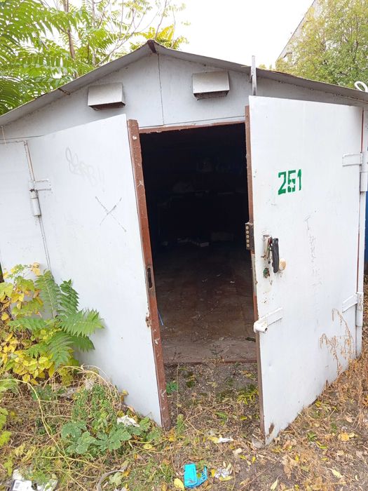 Продам металевий гараж  ( пр.Слобожанський , 65 )