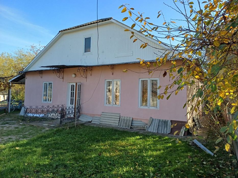 м.Новоселиця. Продається будинок