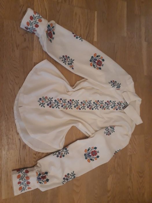 Вишиванки жіноча ручної роботи