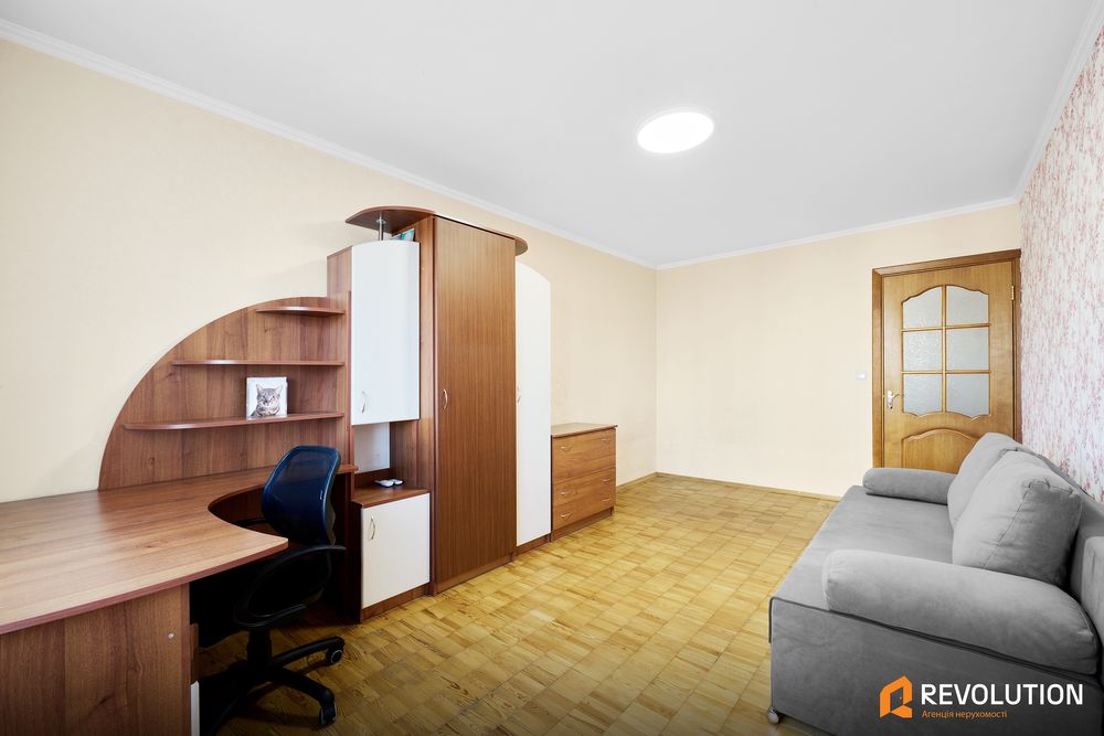 Без%, Липківського 24, 1-кім, 6 поверх, Вакзальна 17 хв.