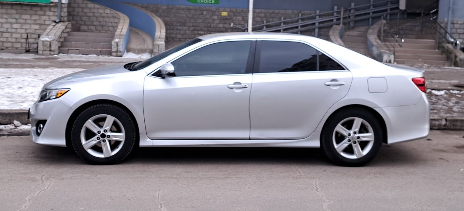 Продам надійний седан Toyota Camry 50 в отличном стані!