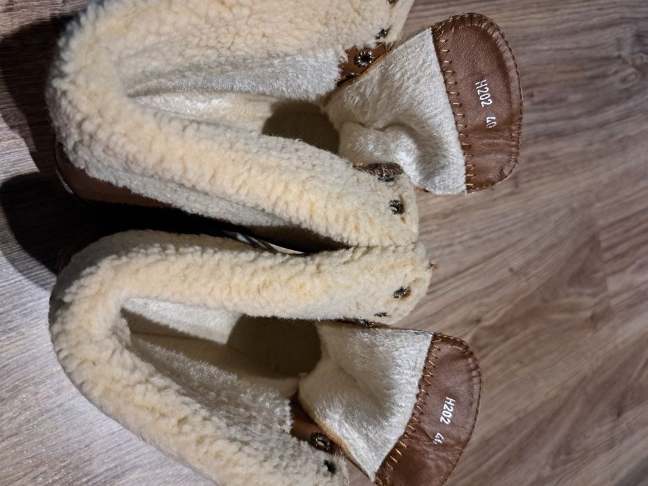 Botki damskie na koturnie brązowe, z kożuszkiem  40