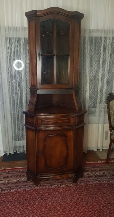 Szafka narożna witryna