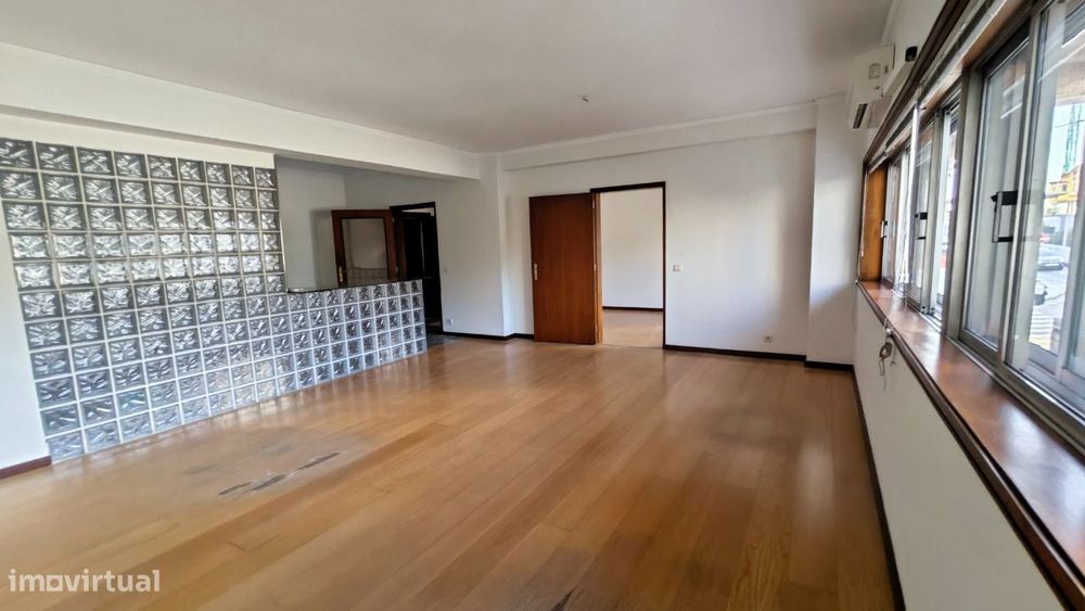 Escritório / Av. Republica / Santo Ovideo / 66m2