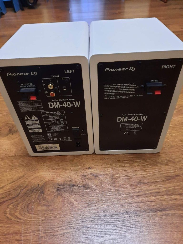 Студійні монітори Pioneer DJ DM-40-W.