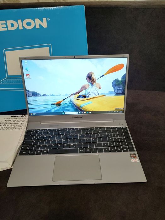 Ноутбук Medion / 15.6" FHD IPS/ Ryzen 7 3700U/ 8/512 GB Ідеальний стан
