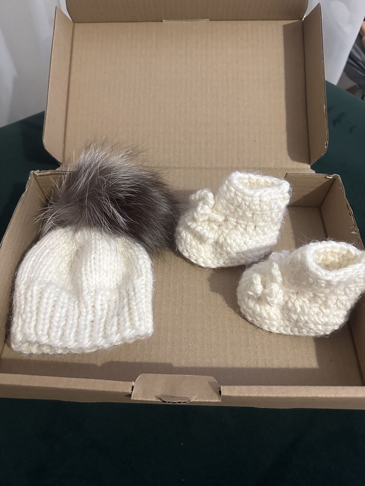 Komplet dla niemowlaka, czapka i buciki, rozmiar 56-62