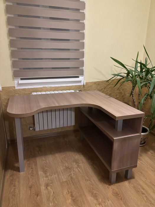 Компʼютерний/офісний стіл