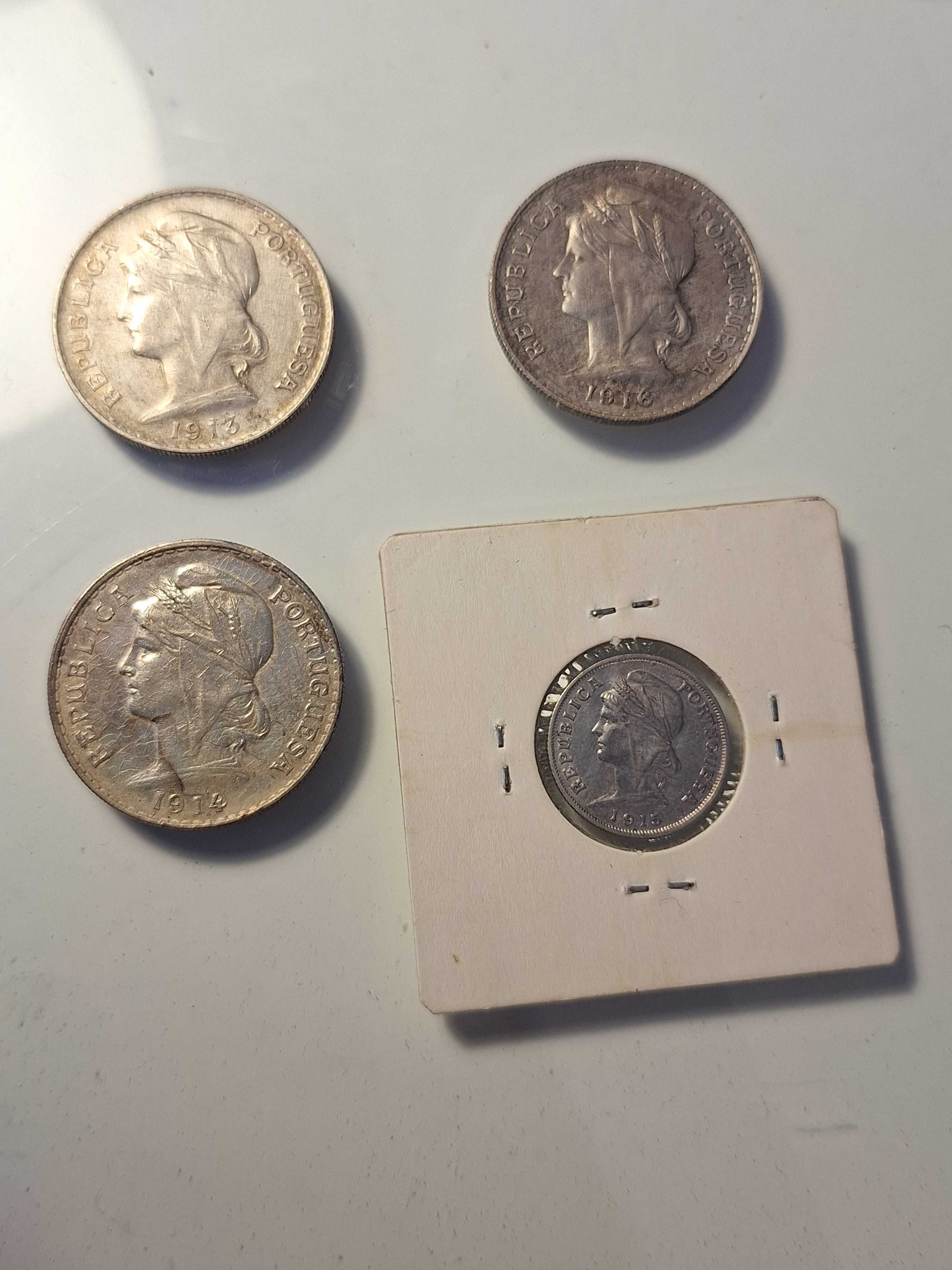 3 moedas de 50 cent dos anos  13 ,18,14 e uma de 10 cent de 15
