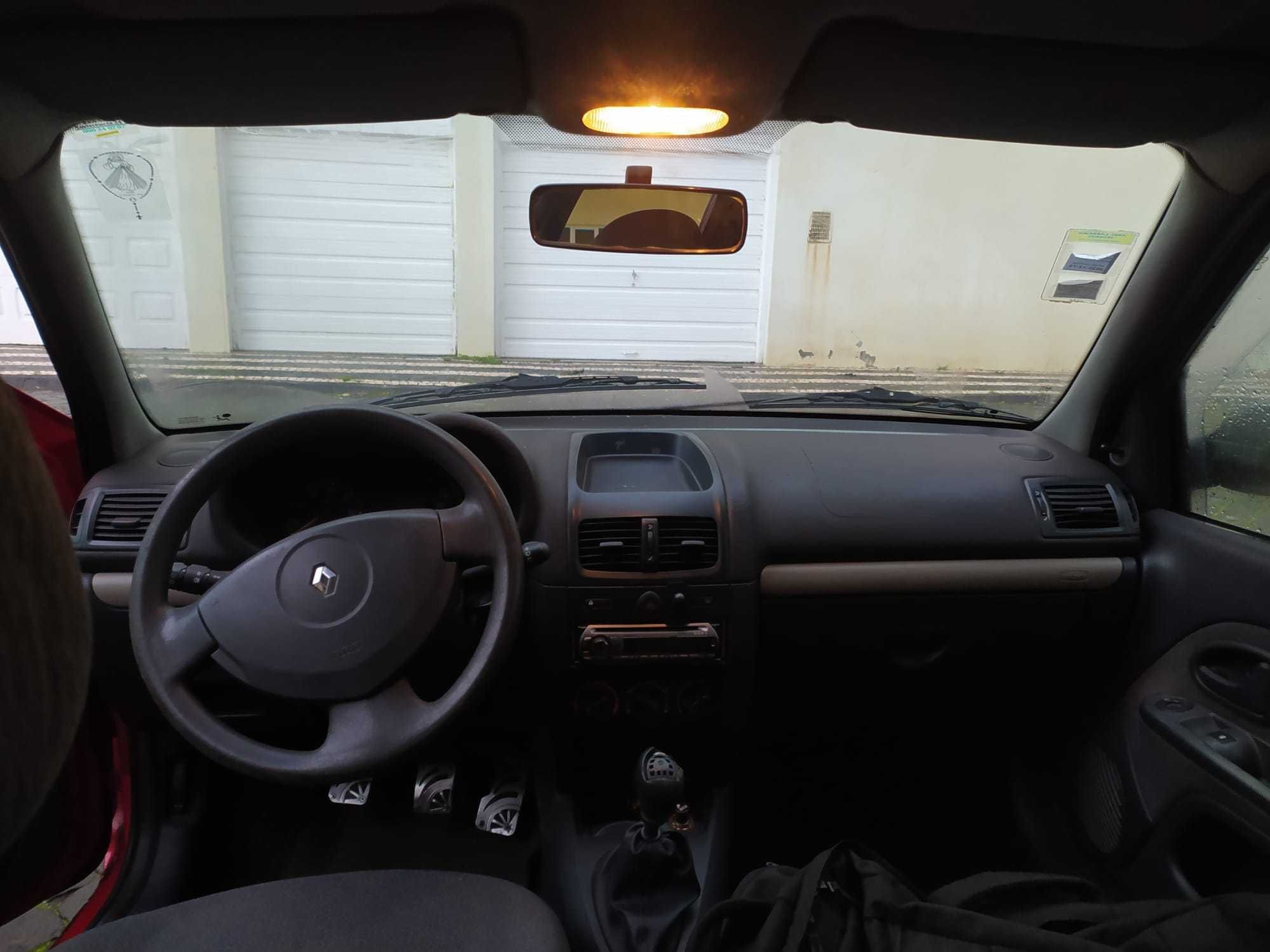 Renault clio 1.2 ano 2003 bom estado