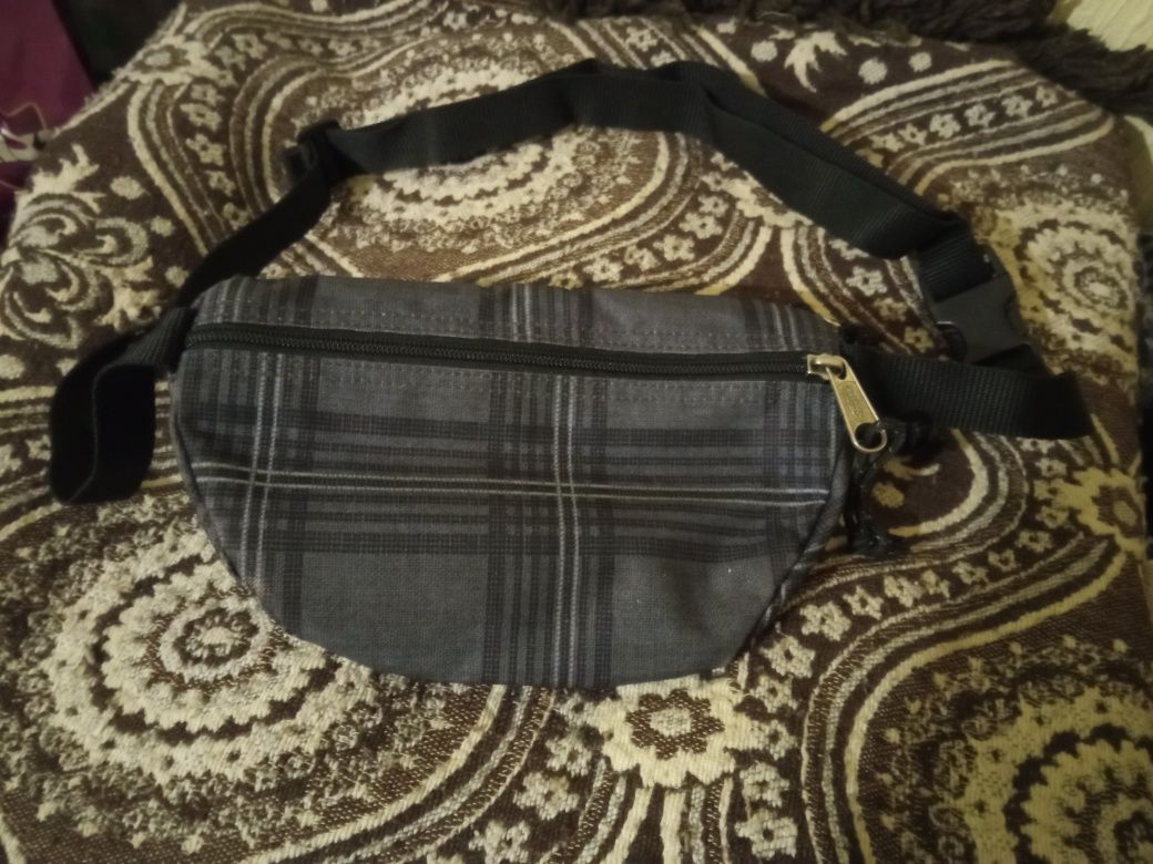 Bolsa da Eastpak quase nova