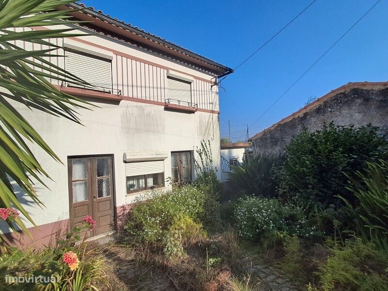 Comprar Moradia T3 (para restaurar) em Fornos, Santa Maria da Feira