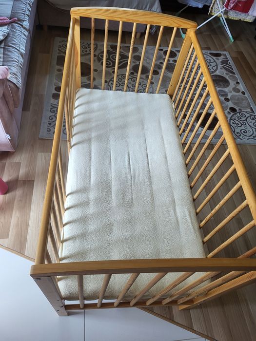 Sprzedam łóżeczko dzieciece 120x60 z materacem