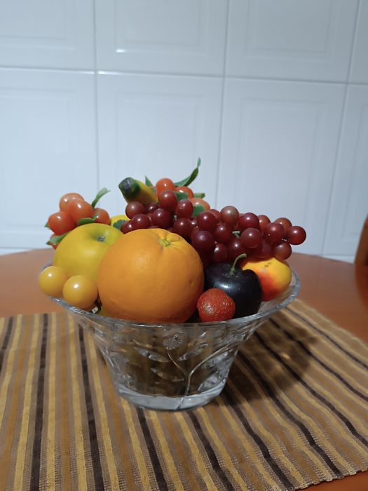 Adorno. Taça Cristal Grande e frutas decorativas
