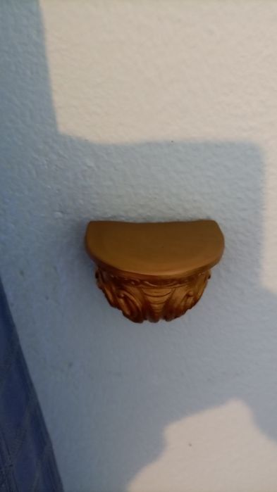 Mísula pequena nova e cruz em madeira