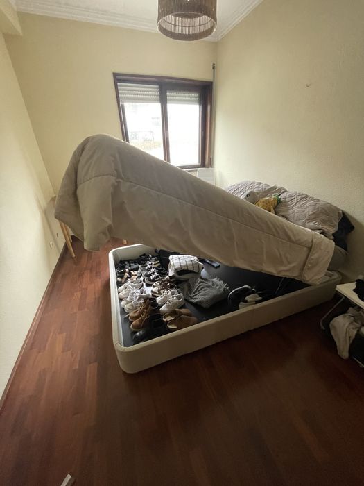 Cama de casal completa muy buena