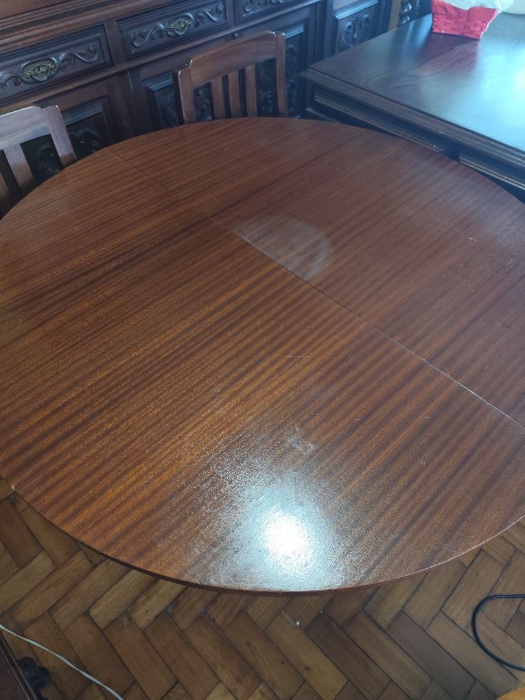 Mesa  em madeira com 4 cadeiras