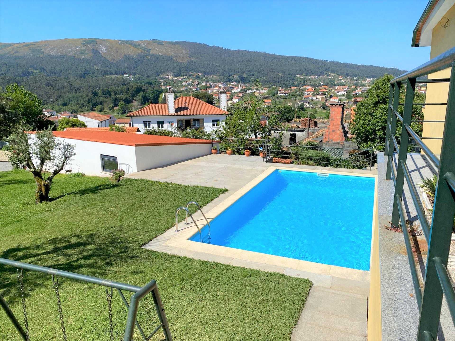 CMN21 V2 piscina vista panorâmica, grande relvado,4pax