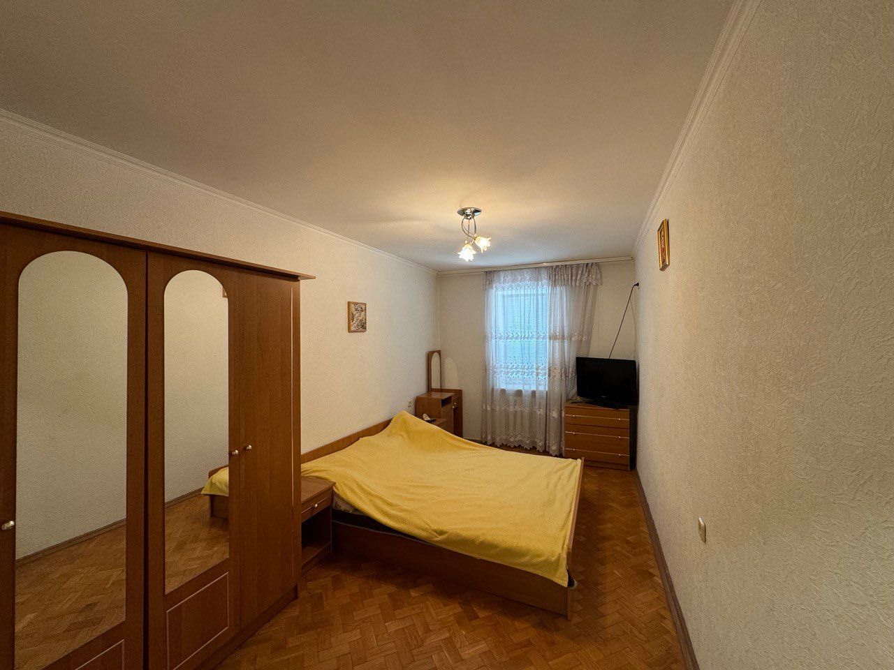 Продам 2к квартиру. Срібнокільська 20. Осокорки. Позняки. Срочно.