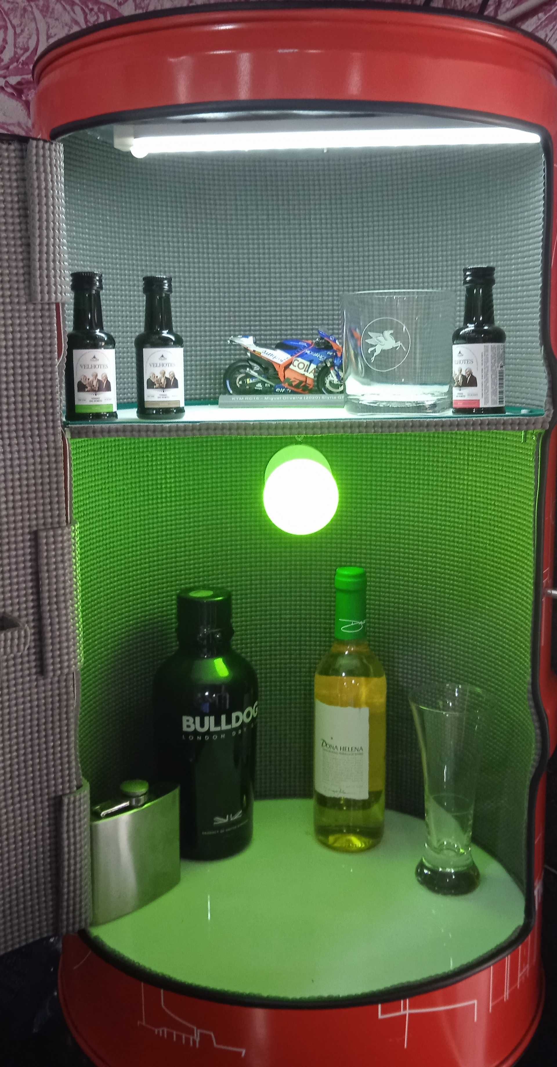 Bidon mini bar. 65x35cm. Com luz 220V