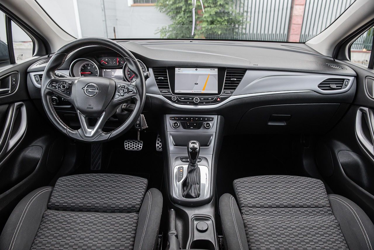 Opel~Astra~Elite~1.4i~Full Led~Automat~Navi~Parktroniki~Full
