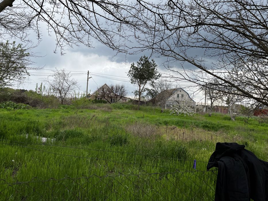 Продам 30 сот. з будинком.