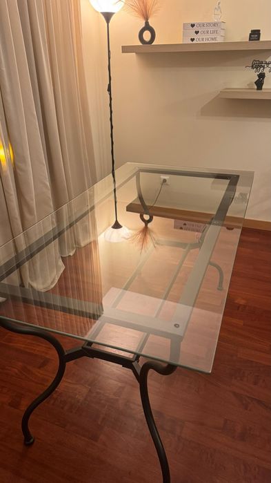 Mesa de vidro em bom estado