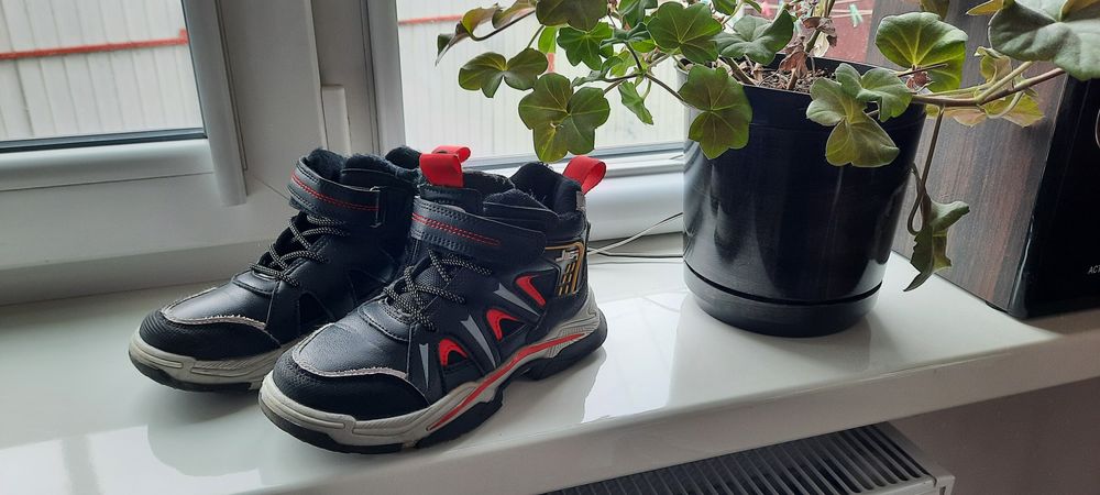 Продам ботинки на мальчика