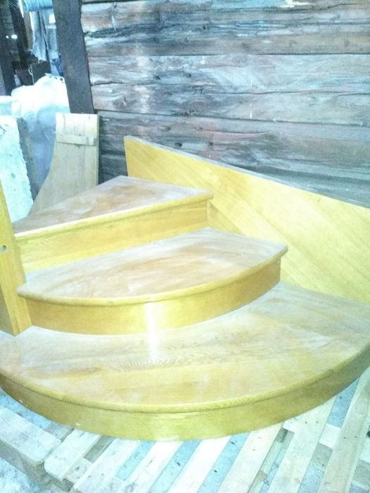 Сходи ,натуральний дуб