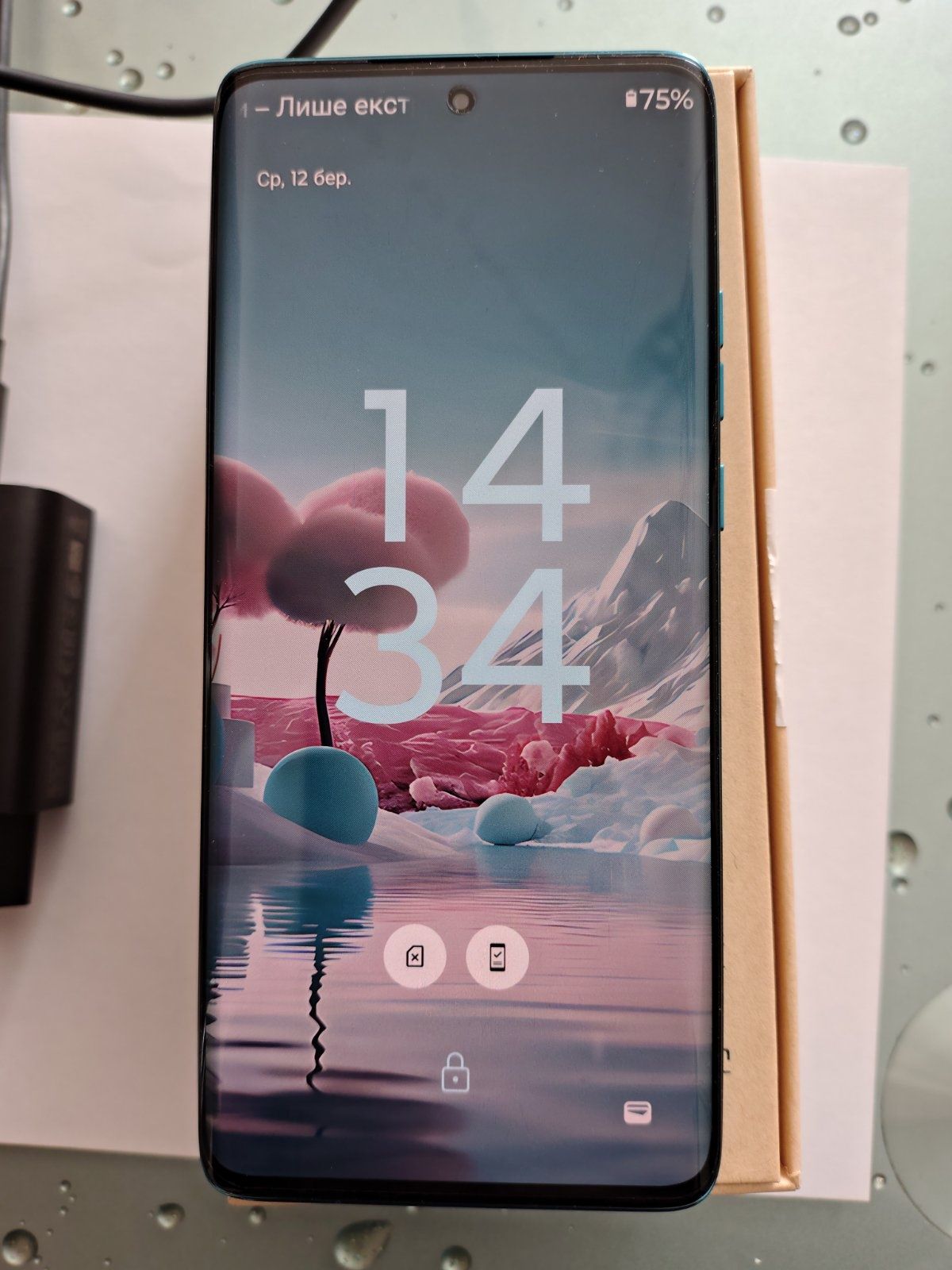 На гарантіїї !!! Motorola Edge 40 Neo 12/256GB.