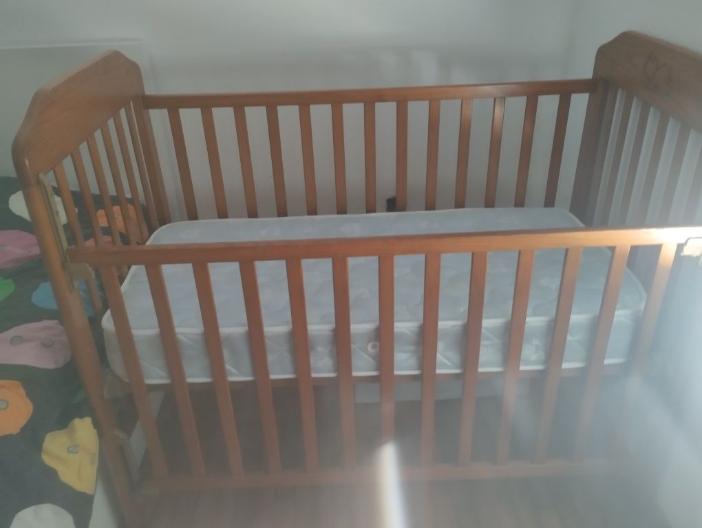 Cama de grades para bebé