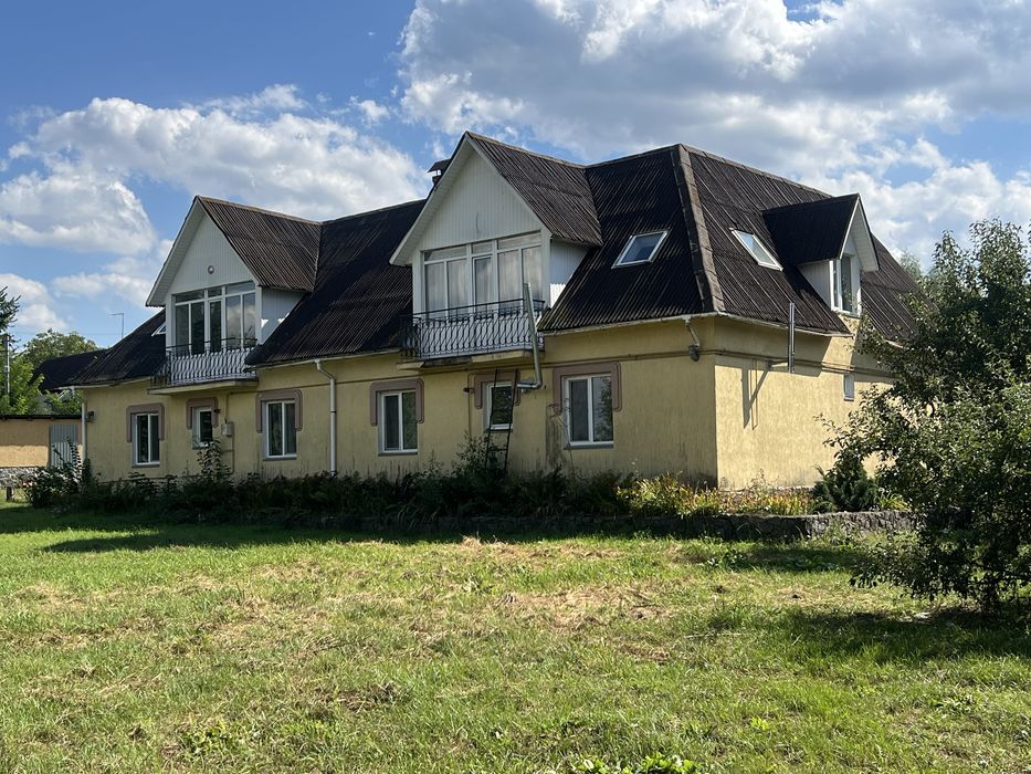 Будинок з власним озером у Великій Солтанівці