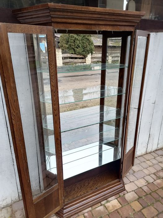 Dębowa witryna szklana