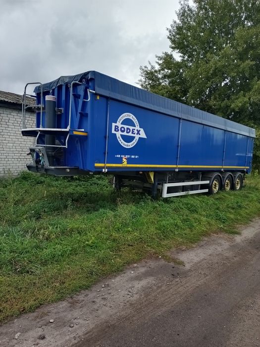 Продам напівпричіп  bodex