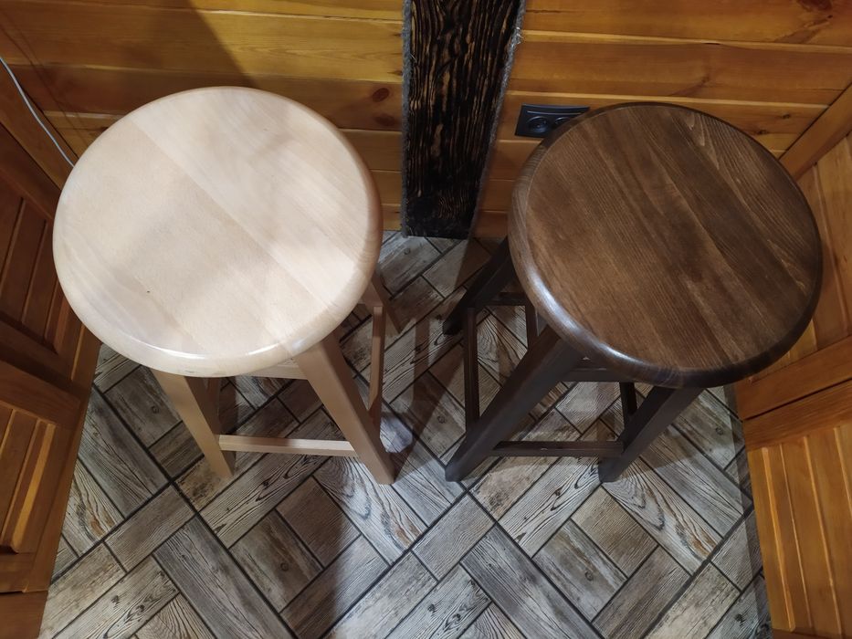 Барні стільці в ідеальному стані