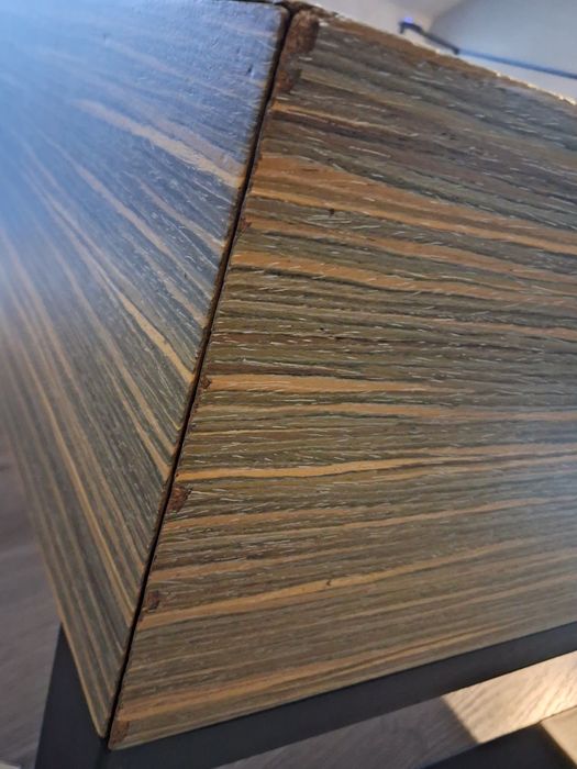 Stolik kawowy na metalowych plozach