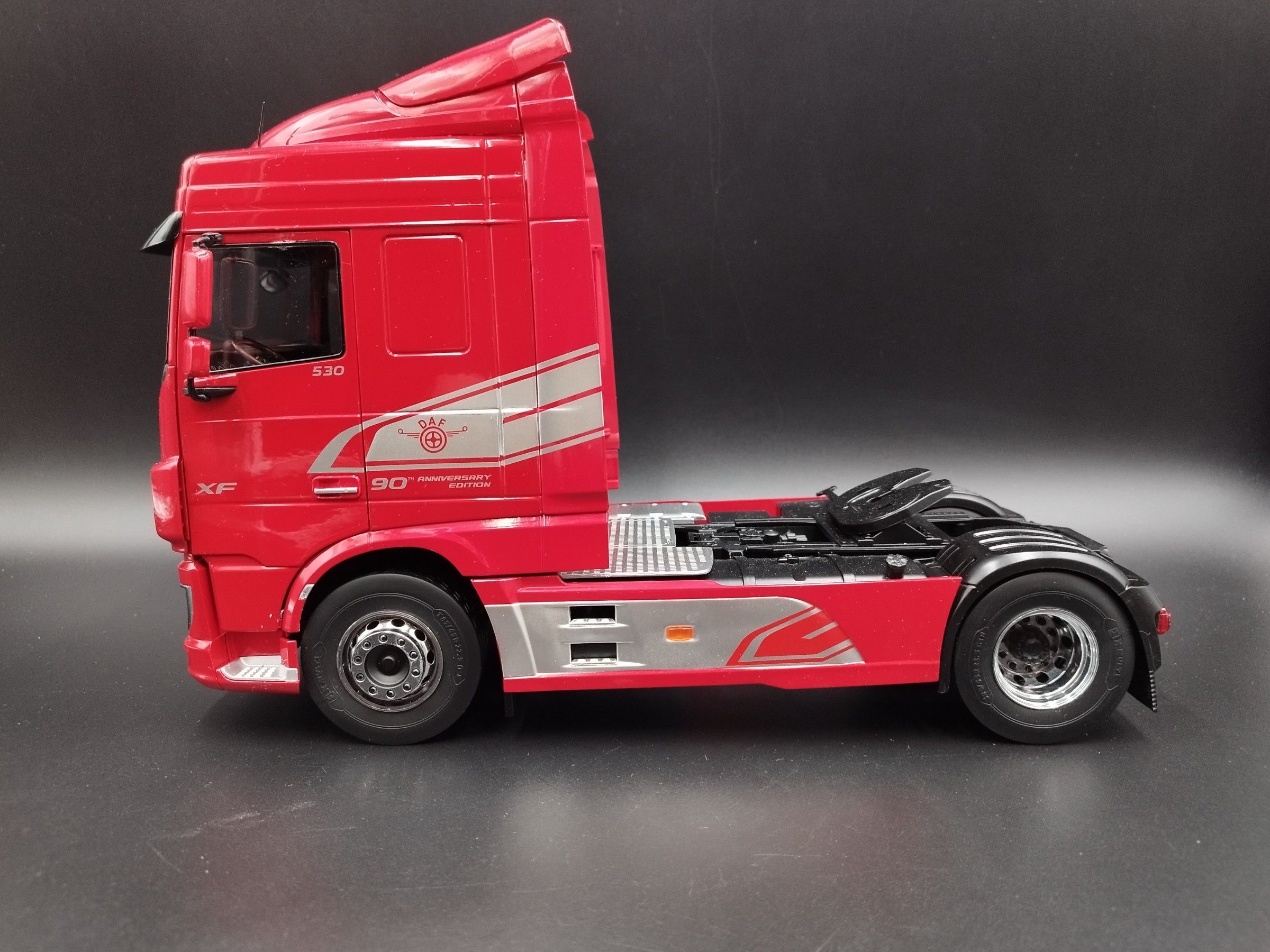 1:18 Premium ClassiXXs DAF XF Space Cab Red model nowy