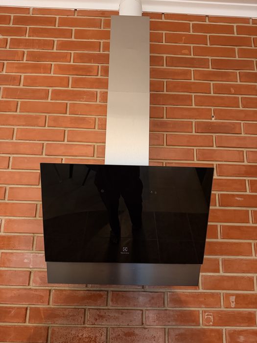 Витяжка кухонна пристінна ELECTROLUX LFV616Y