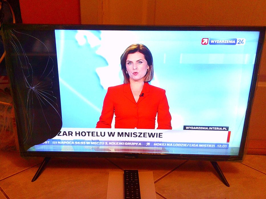 Hisense 32 cale, smart,dvb-t2, hdmi,usb zbita matryca, można oglądać.